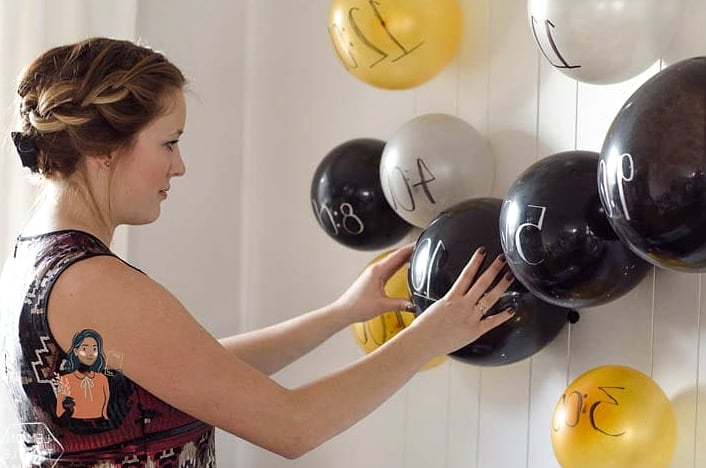 25 Clever Diy Balloon Decorations You Can Make This Weekend 23 Balloon Memory Wall