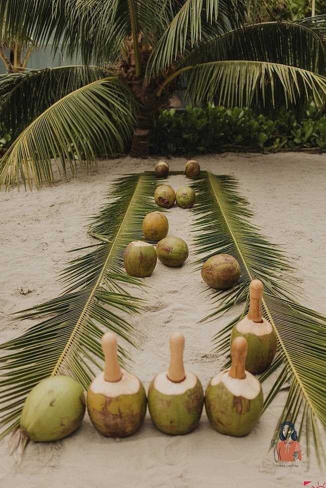 29 Unique Hawaiian Luau Party That Are Totally Pinterest-Worthy 19 Coconut Bowling Pin Decorations