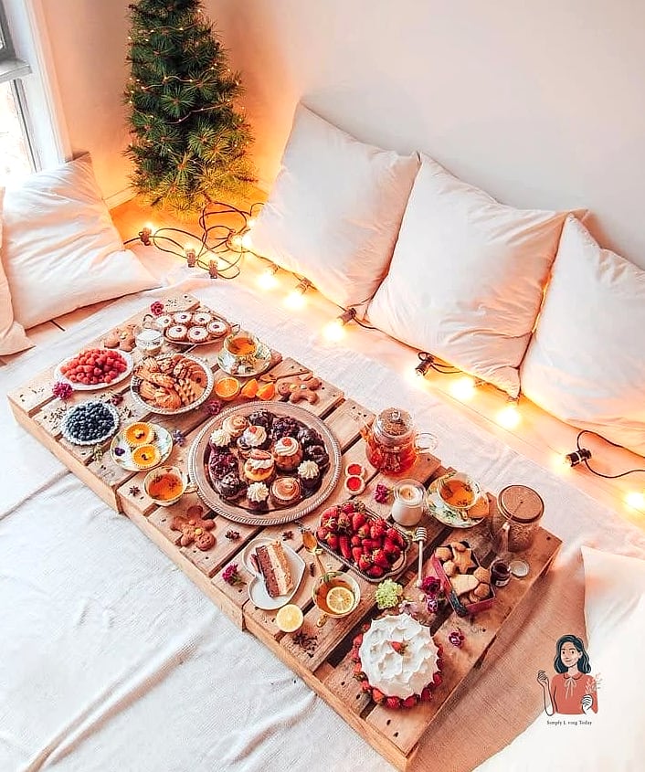 22 Unique Winter Party Ideas That Are Totally Pinterest-Worthy 24 Cozy Winter Picnic Indoors
