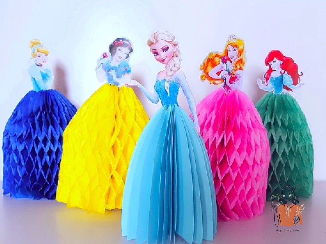 DIY Tissue Paper Pom-Pom Backdrop