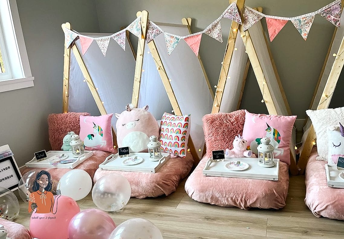 29 Adorable Slumber Party Ideas for the Best Party Ever 10 Indoor Picnic Setup