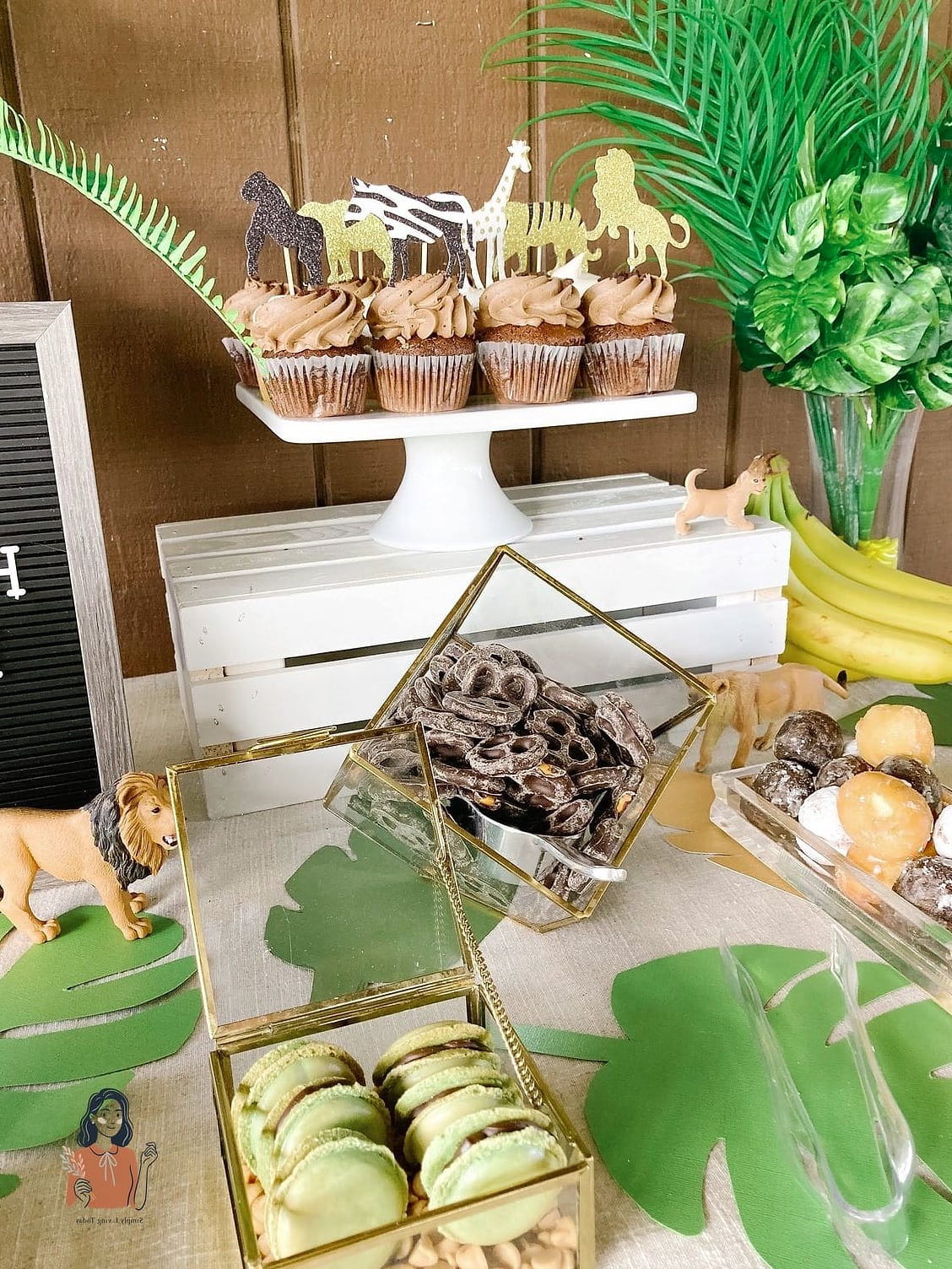 2. Jungle Dessert Table