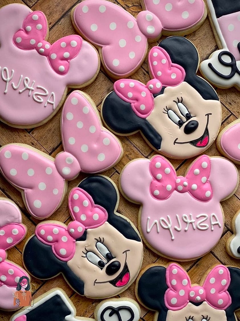 22 Unique Minnie Mouse Birthday Party Ideas That Are Absolutely Perfect 6 Minnie Mouse Cookie Decorating Station