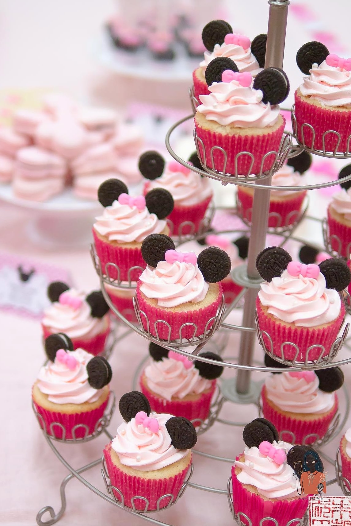 22 Unique Minnie Mouse Birthday Party Ideas That Are Absolutely Perfect 11 Minnie Mouse Cupcake Decorating