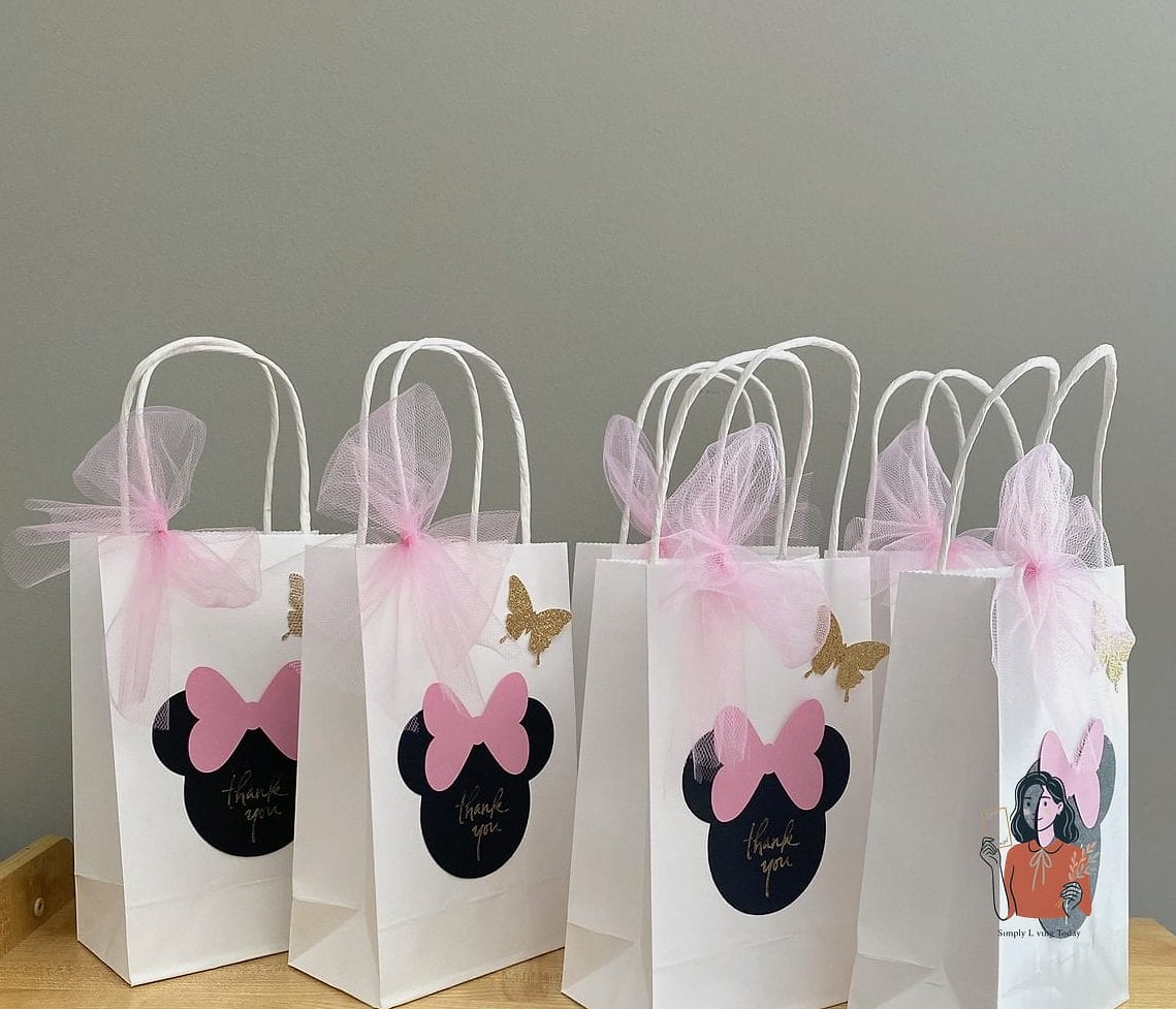 22 Unique Minnie Mouse Birthday Party Ideas That Are Absolutely Perfect 19 Minnie Mouse Favor Bags