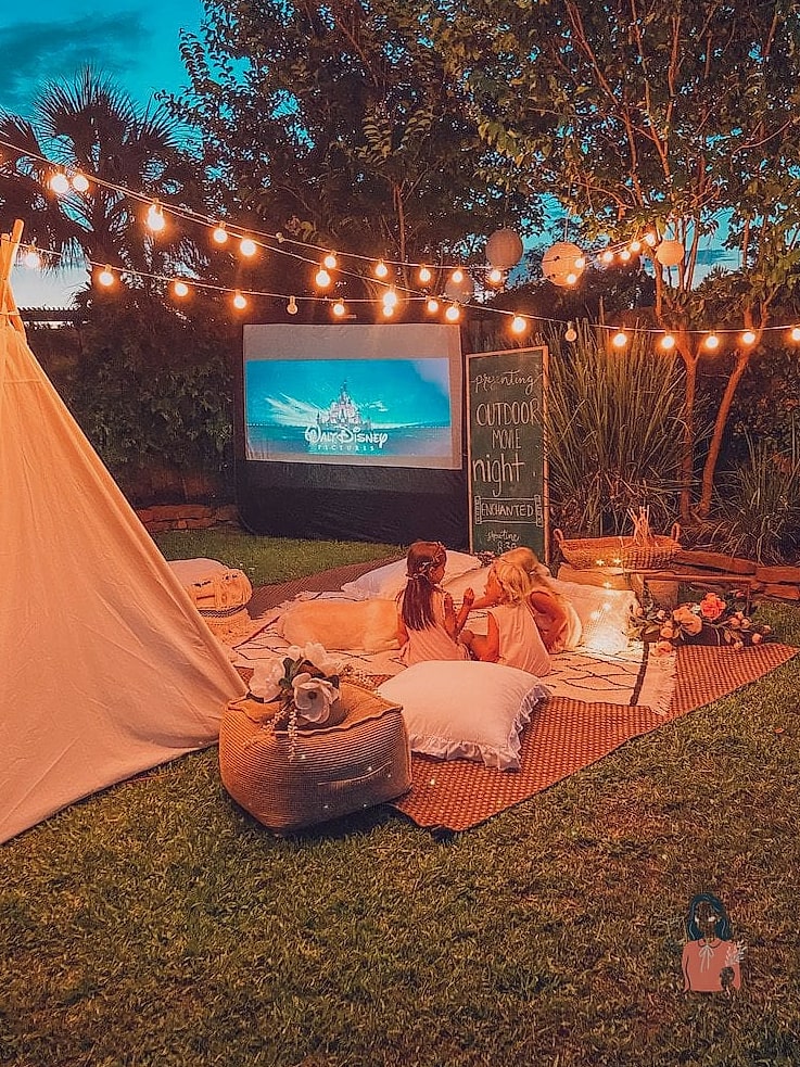 28 Incredible Spring Party Ideas Everyone Will Be Talking About 13 12. Outdoor Movie Night