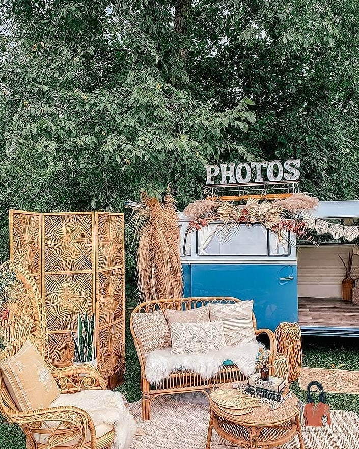 28 Adorable Outdoor Party Ideas That Are Absolutely Perfect 17 Outdoor Photo Booth