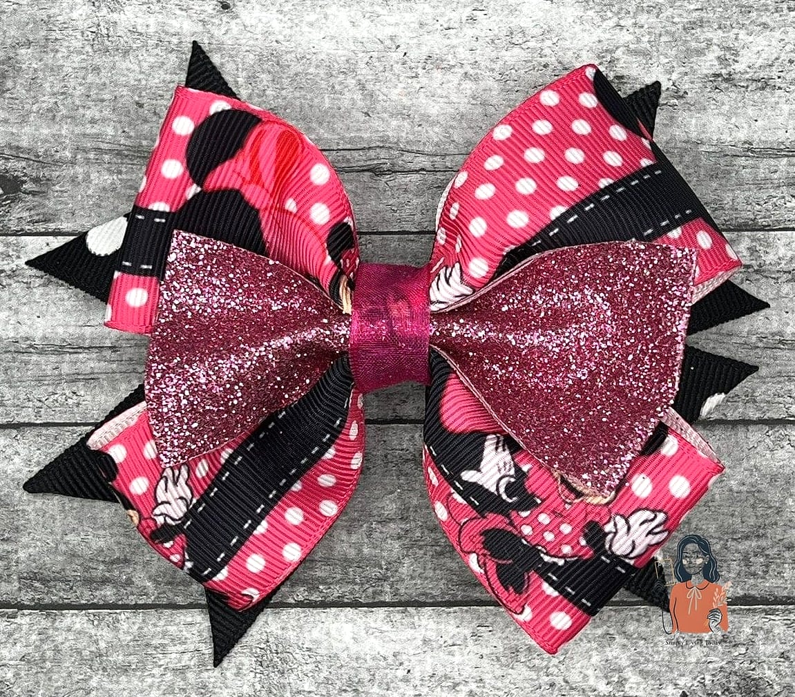 22 Unique Minnie Mouse Birthday Party Ideas That Are Absolutely Perfect 10 Pin the Bow on Minnie