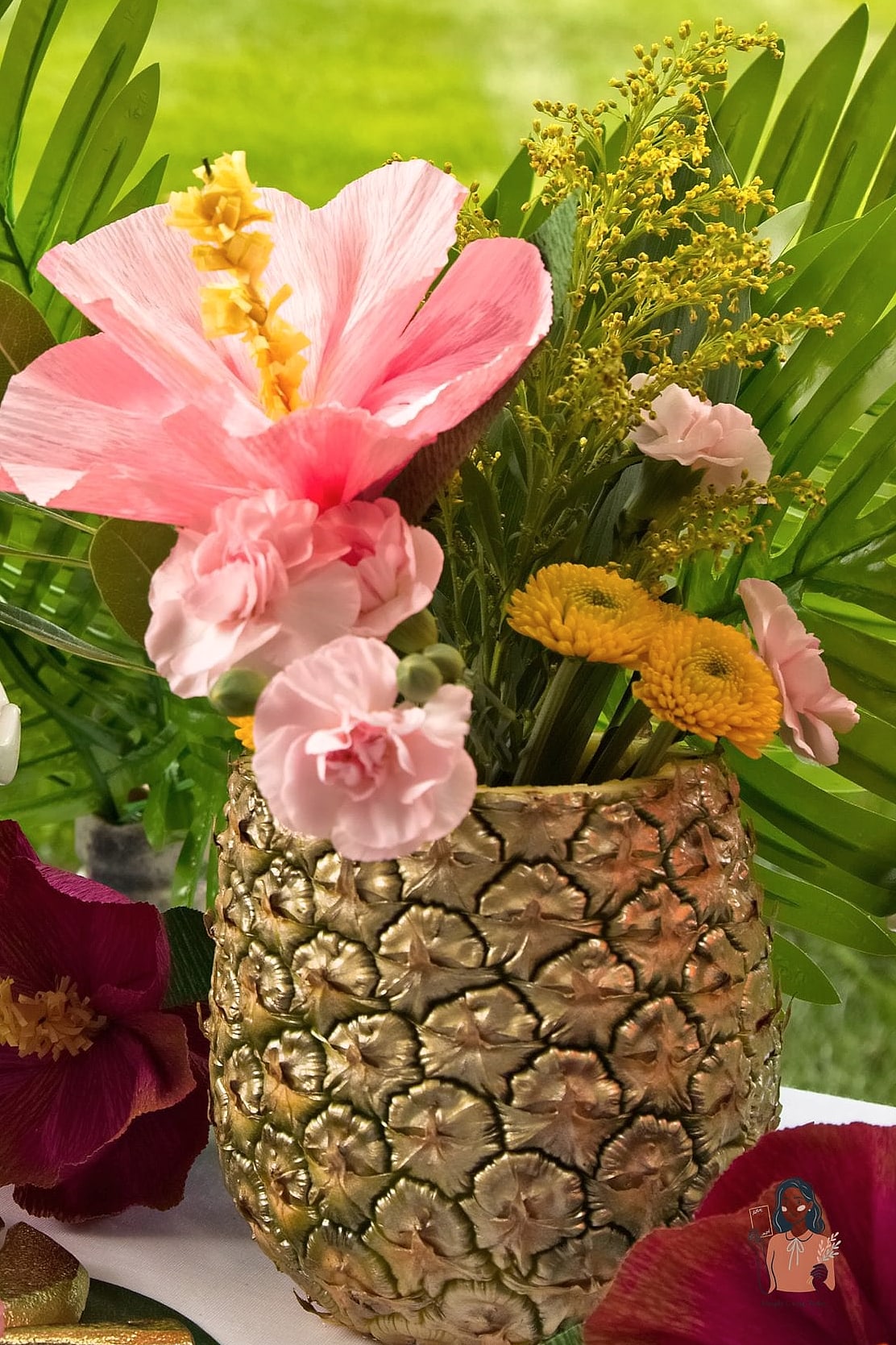 29 Unique Hawaiian Luau Party That Are Totally Pinterest-Worthy 5 Pineapple Centerpiece Collection