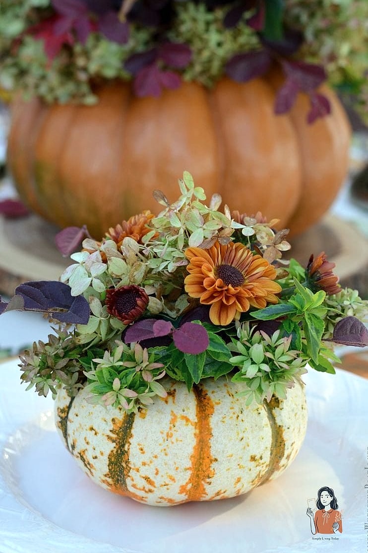 26 Simple Diy Table Centerpieces You Can Make This Weekend 12 Seasonal Pumpkin Centerpiece