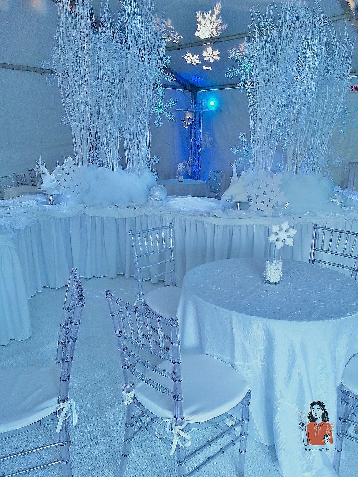 22 Unique Winter Party Ideas That Are Totally Pinterest-Worthy 2 Snowy White Wonderland Party