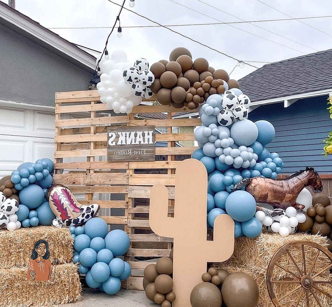 Western Balloon Arch