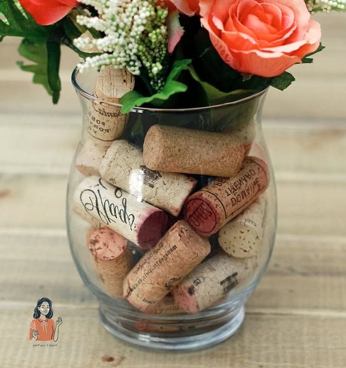 26 Simple Diy Table Centerpieces You Can Make This Weekend 19 Wine Cork Centerpiece