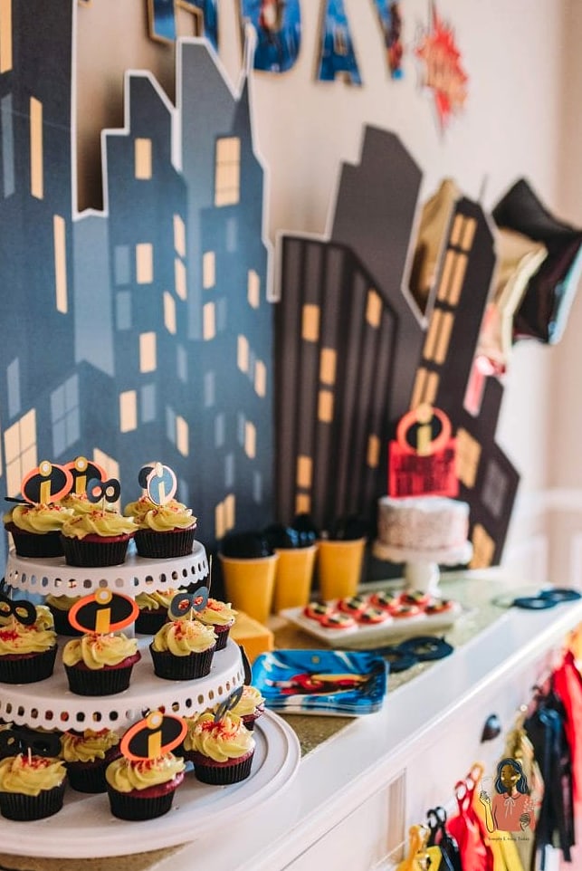 25 Incredible Party Decorations Worth Stealing Right Now 7 A Cake Table With Height Variation