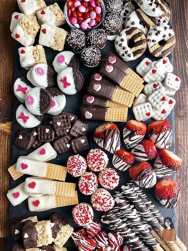25 Adorable Party Food Platters for the Best Party Ever 12 Chocolate Covered Strawberry Fan