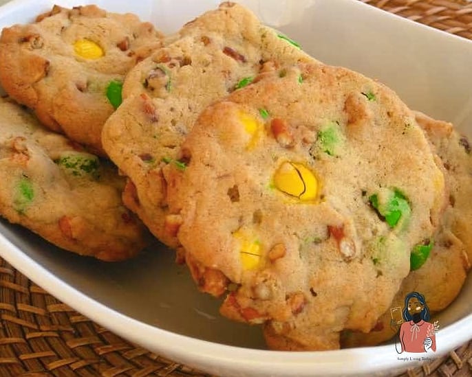 20 Crowd-pleasing Minute To Win It Games Everyone Will Love 9 Face the Cookie... With a Twist