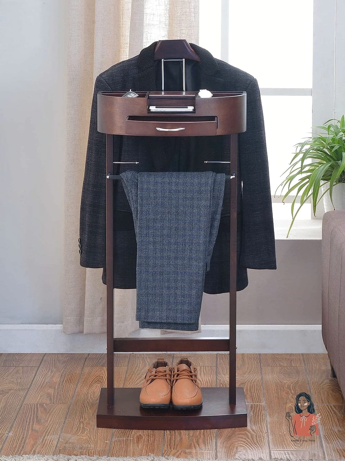 Freestanding Valet Stand With Belt Hook