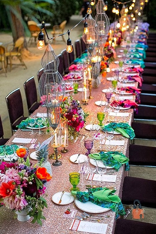25 Incredible Party Decorations Worth Stealing Right Now 14 Linen Napkins in a Contrast Color