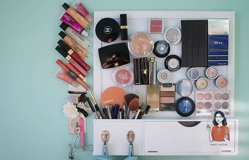 25 Gorgeous Makeup Organization Ideas Every Beauty Lover Needs 9 Magnetic Palette Boards