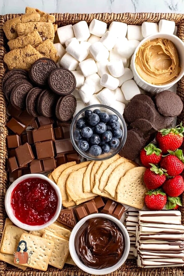 25 Adorable Party Food Platters for the Best Party Ever 24 S'mores Platter