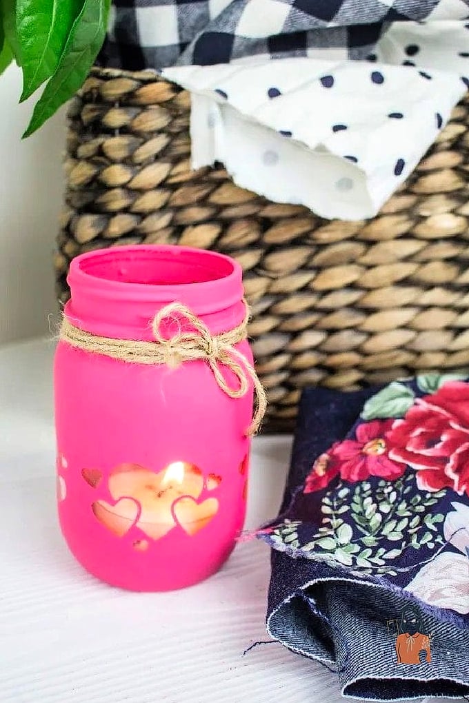 21 Easy Diy Candle Holders You Can Make This Weekend 8 Painted Mason Jar Lanterns