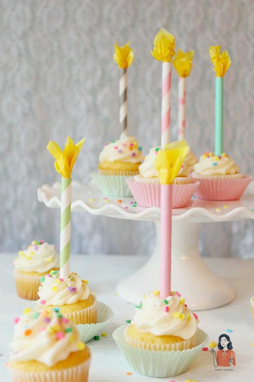 30 Simple Diy Cupcake Stand That Are Going Viral on Pinterest 18 Paper Straw Bundle Risers