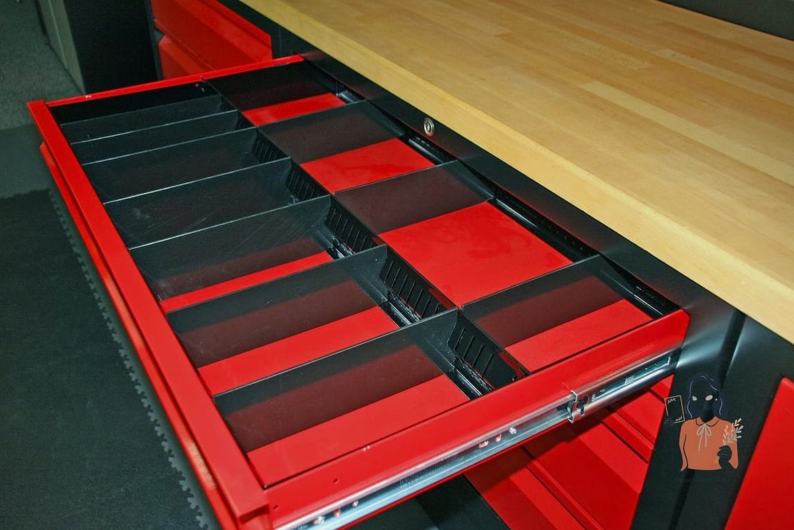 Use Drawer Dividers in Workbench Storage