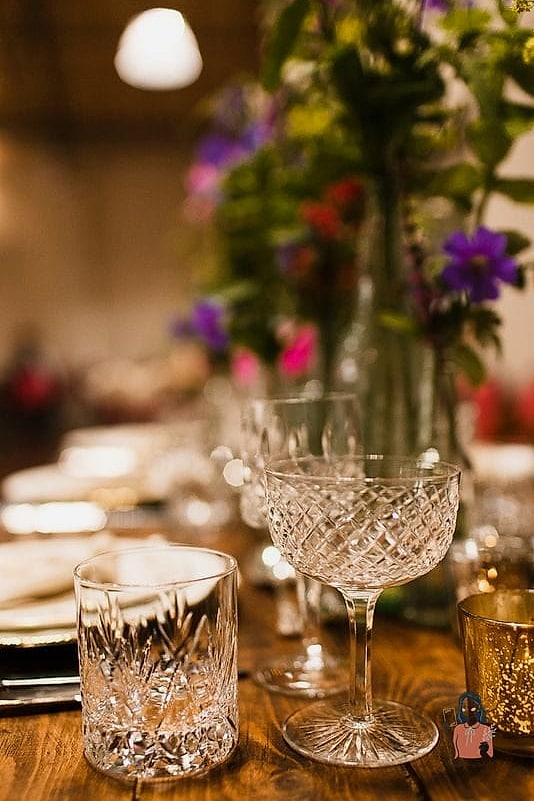 25 Incredible Party Decorations Worth Stealing Right Now 4 Vintage Glassware Mixed With Modern Plates