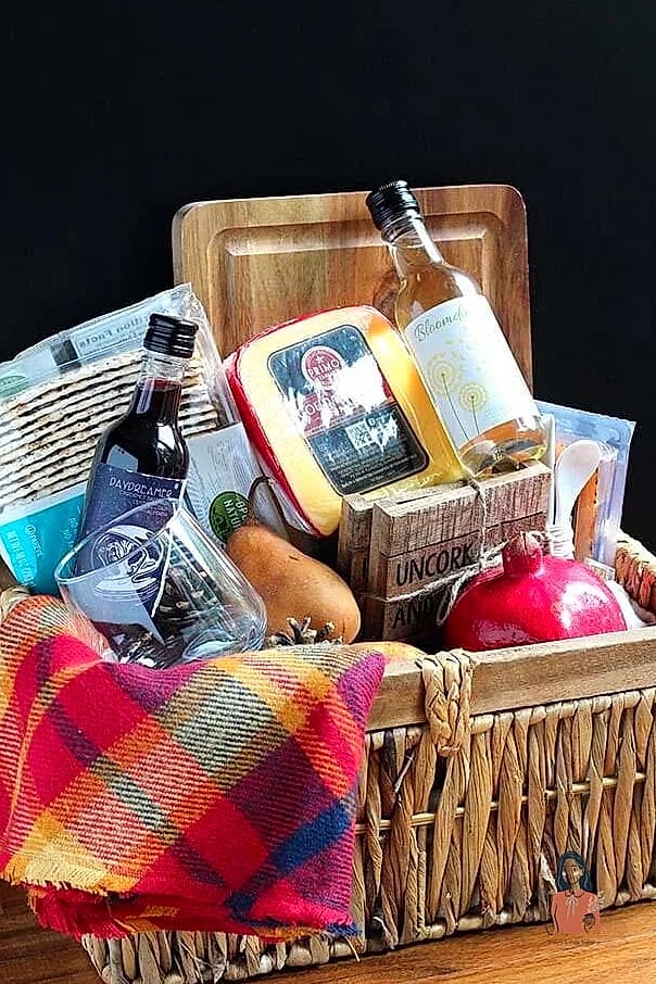 20 Clever Diy Gift Basket Ideas On a Budget 15 The Wine and Cheese Basket